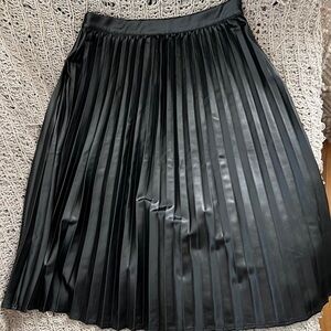 black faux leather pleated midi skirt size medium